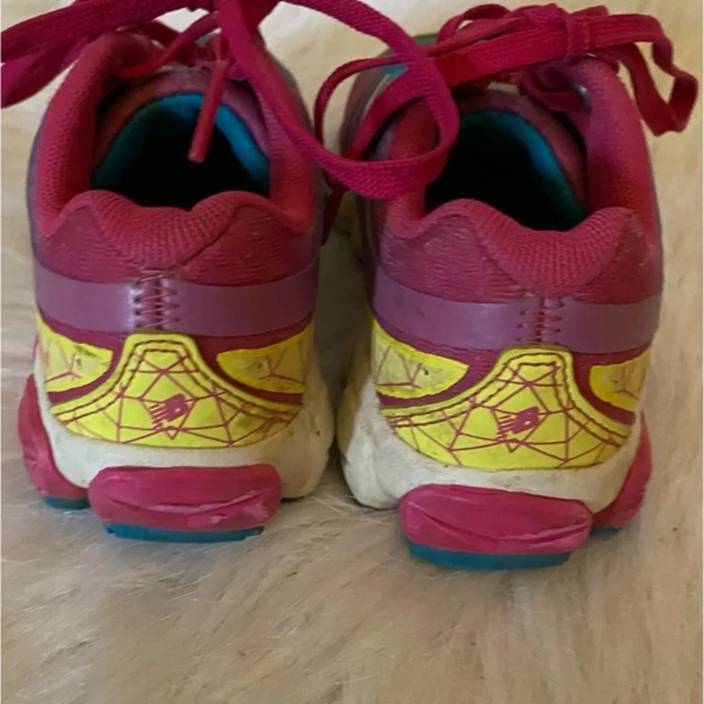 New Balance Shoes Girls‎ Size 11 Lace Up Sneaker’s Pink-Blue Has Some Stains